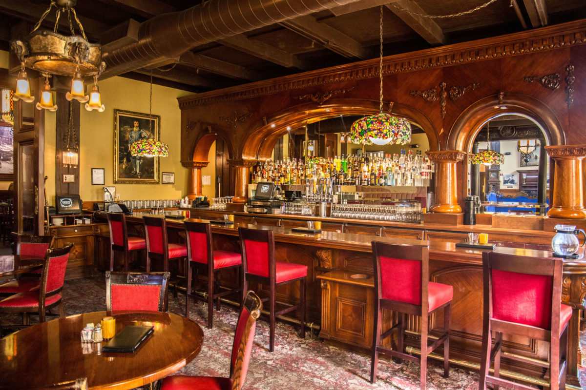 Clackamas Old Spaghetti Factory bar