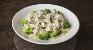 plate of The Old Spaghetti Factory's chicken fettuccini